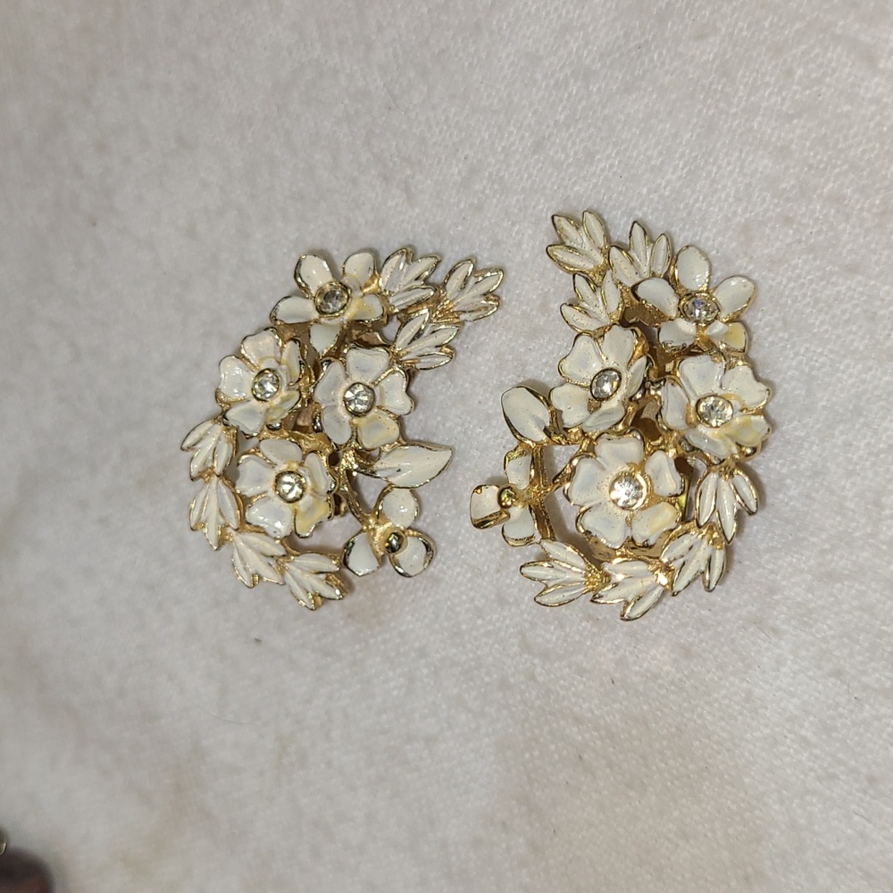Charel Clips